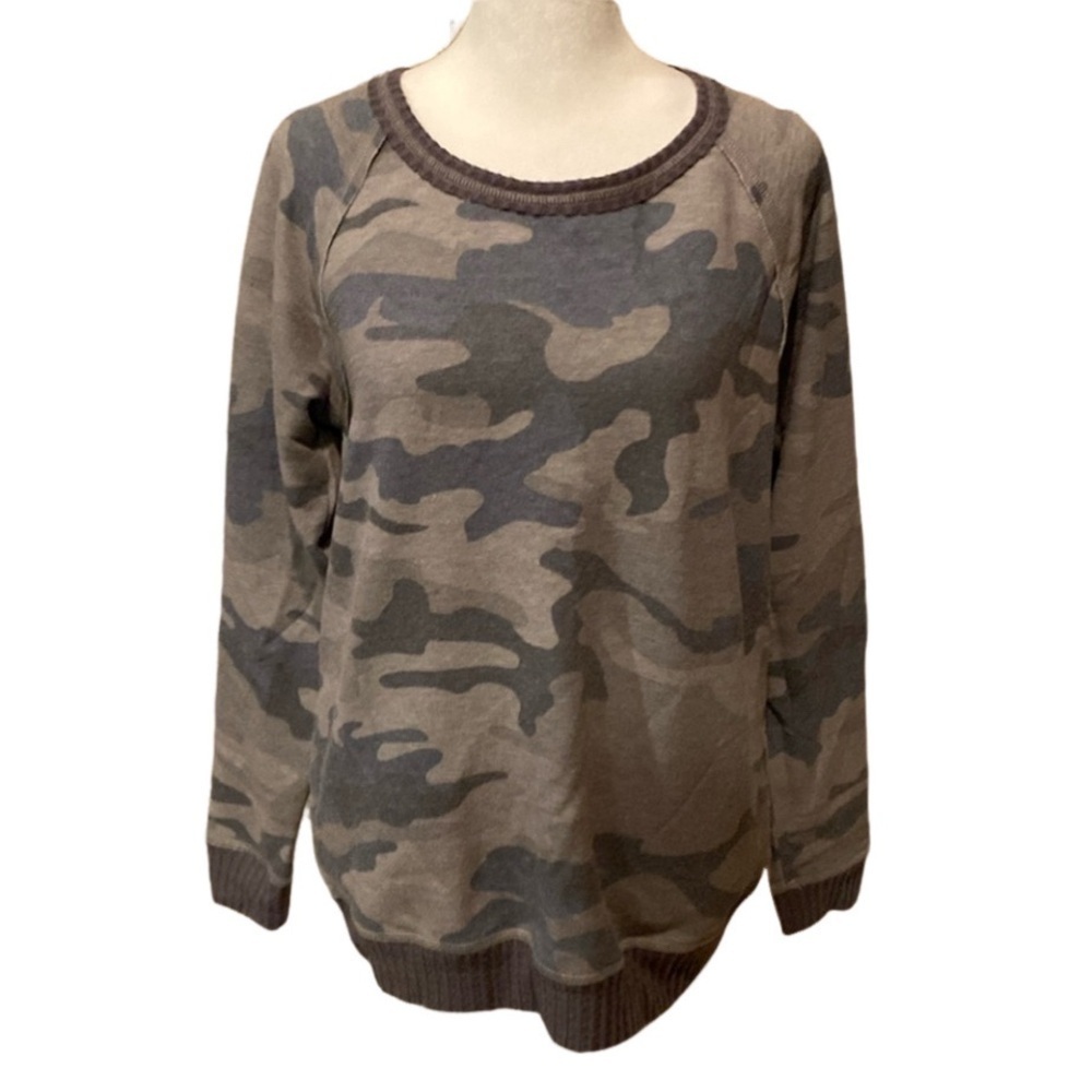 Knox Rose gray camo sweatshirt. Size XS. Crew neck. Lightweight.
